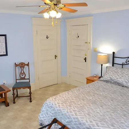 Island Home Bed And Breakfast-3