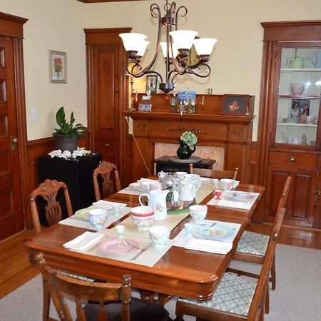 Island Home Bed And Breakfast-3
